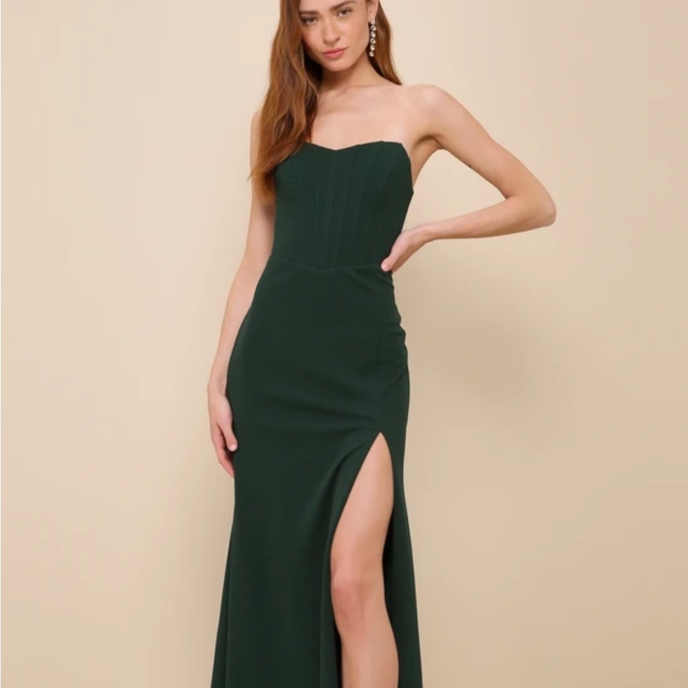 Brand NWT LuLus strapless full lengh gown.